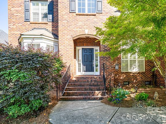 2nd image of 660 Vega St NW