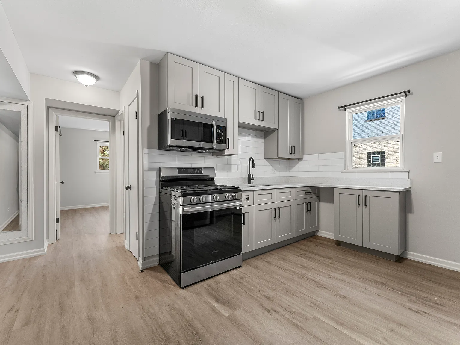 2 bed, 700 sqft, $2,000 — Photo 4