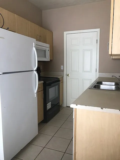 3 bed, 1216 sqft, $1,350 — Photo 3