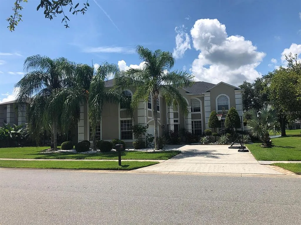 5 bed, 3.0 bath, 3883 sqft, $4,900 — Photo 4