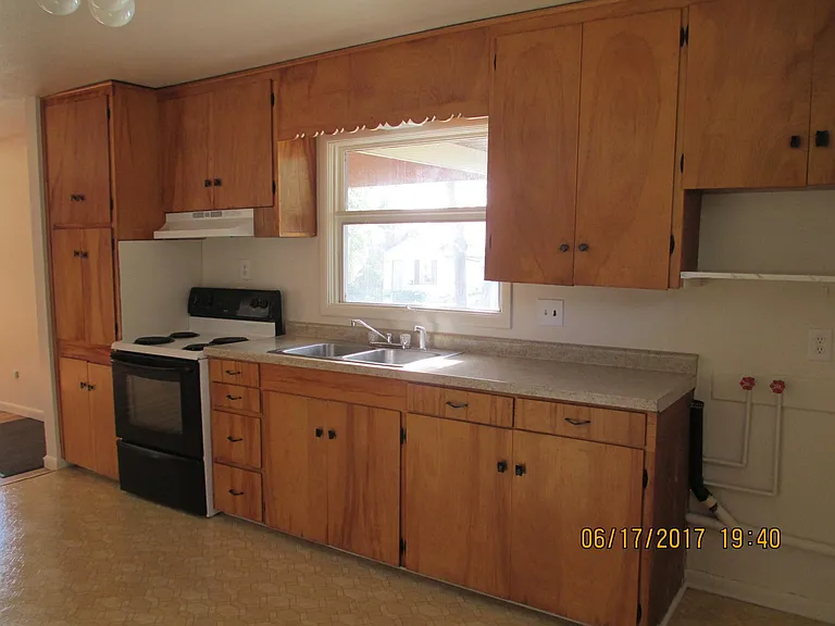 1122 S Cedar St — Photo 9