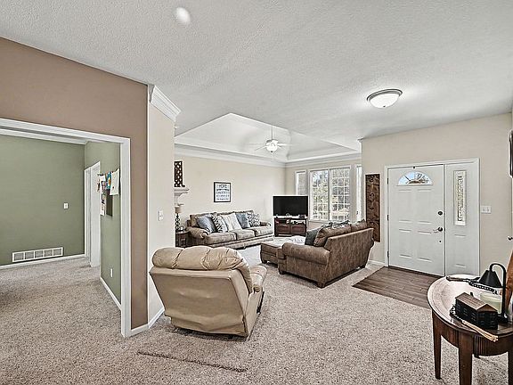 5th image of 1607 Brookdale Dr