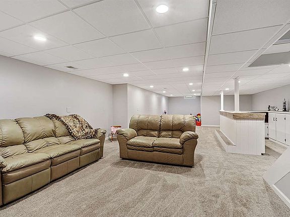 Everyone will enjoy hanging around the wet bar!