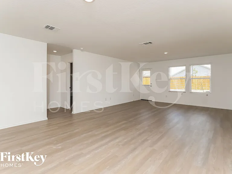 10643 Erinita Way — Photo 3
