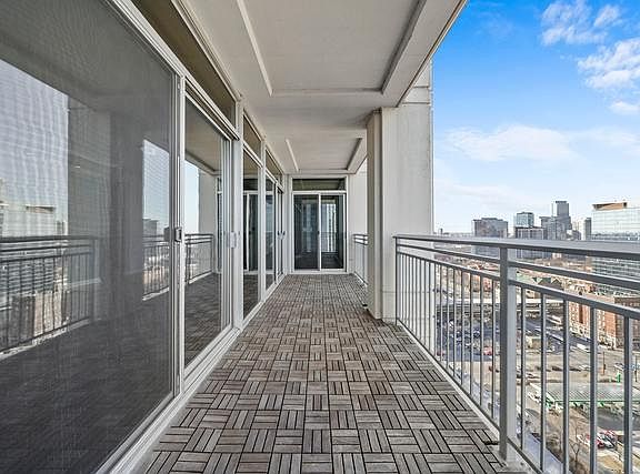 4th image of 1250 S Michigan Ave #2300