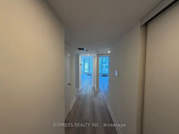 38 Elm St, Toronto, ON