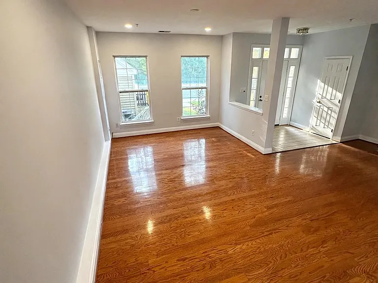 2749 Middle Neck Rd — Photo 5