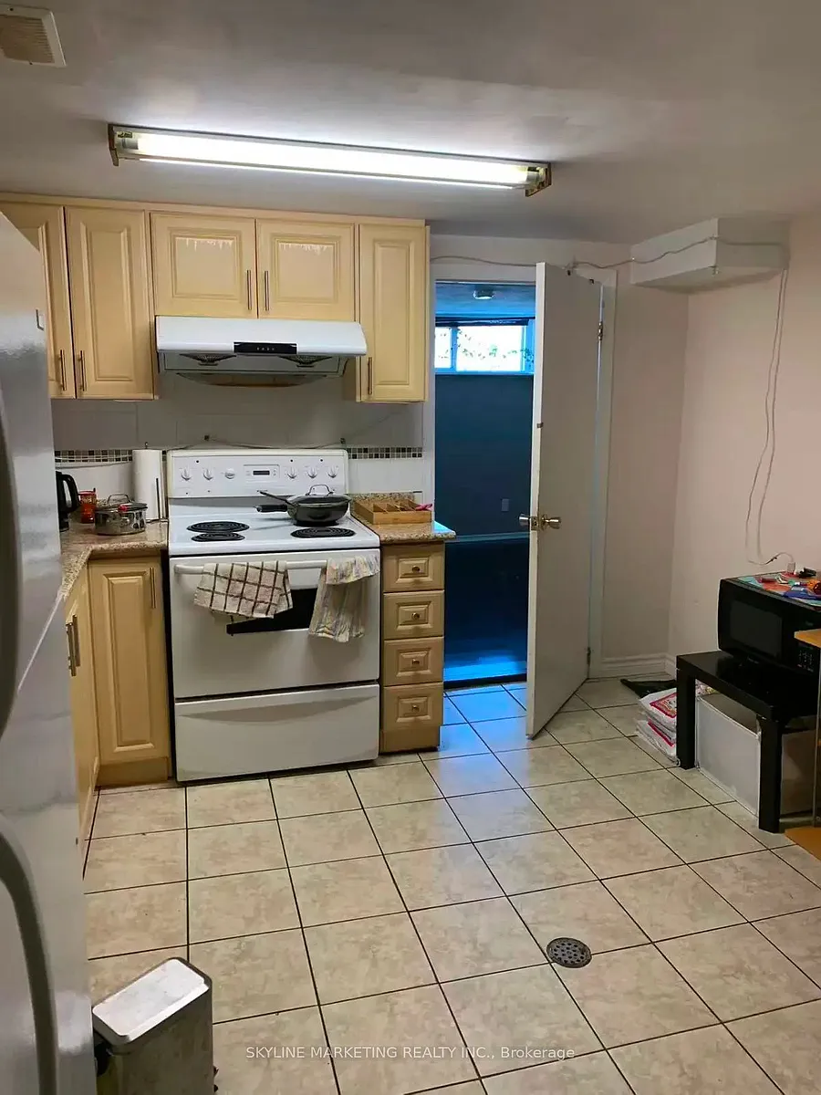 Building Photo - 29 Tremely Cres #BSMT ROOM