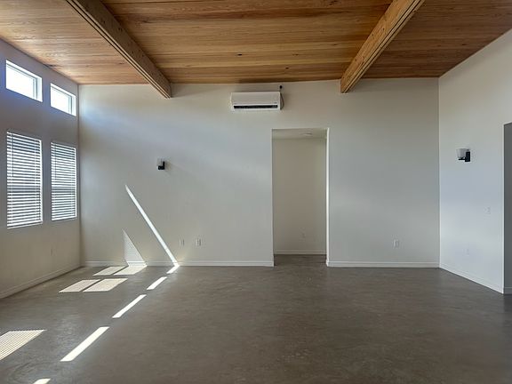 2nd image of 405 E Bowman Ave