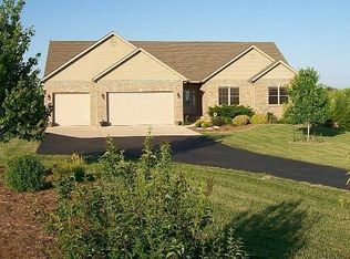 21 Bullseye Dr, Troy, IL 62294