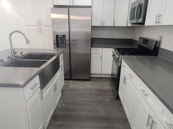 5th image of 911 S Kingsley Dr APT 14