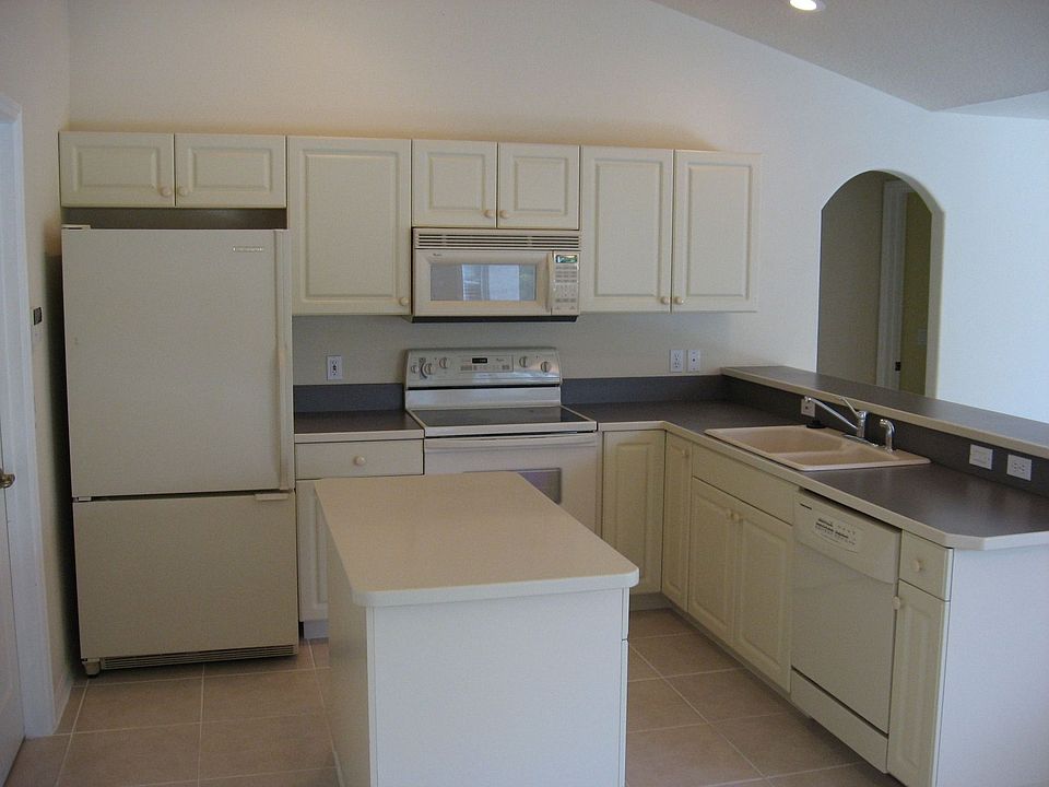 Huge Eat-In Kitchen