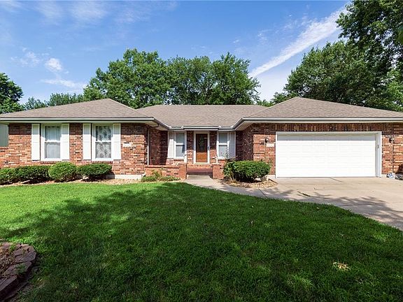 3rd image of 917 SW Southgate Dr
