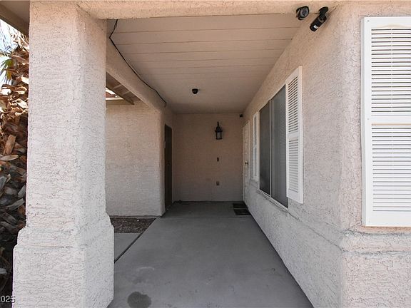 3rd image of 2839 Kensington St