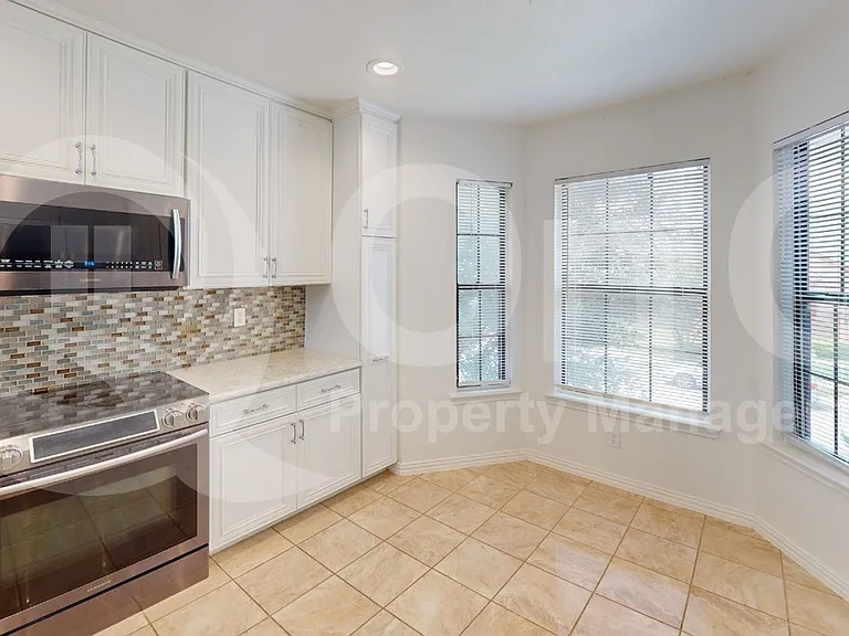 786 Pierre Ln — Photo 10