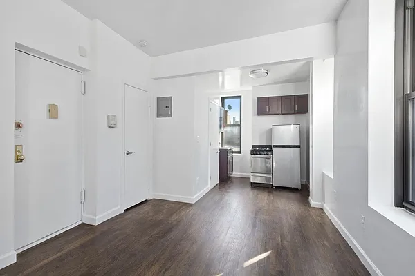 Rented by Compass | media 18