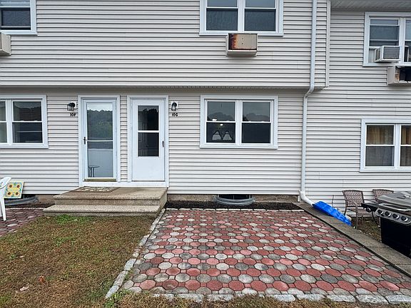 2nd image of 1081 New Haven Rd APT 10G
