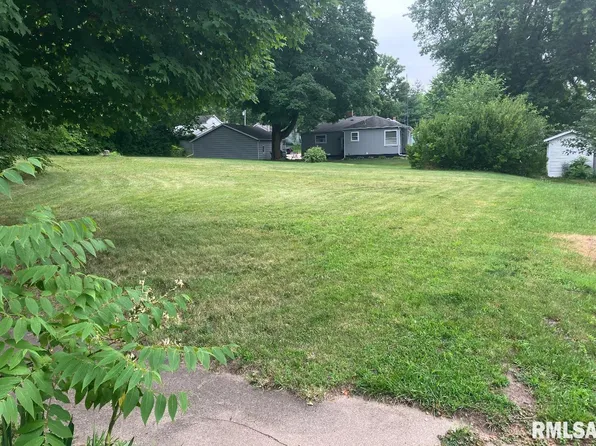 512 2nd St, Lacon, IL 61540
