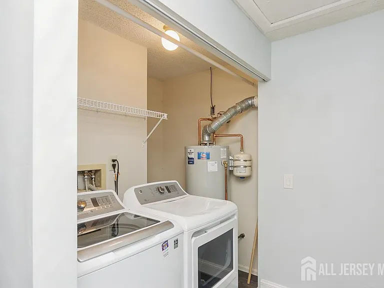 208 Sunshine Ct — Photo 15