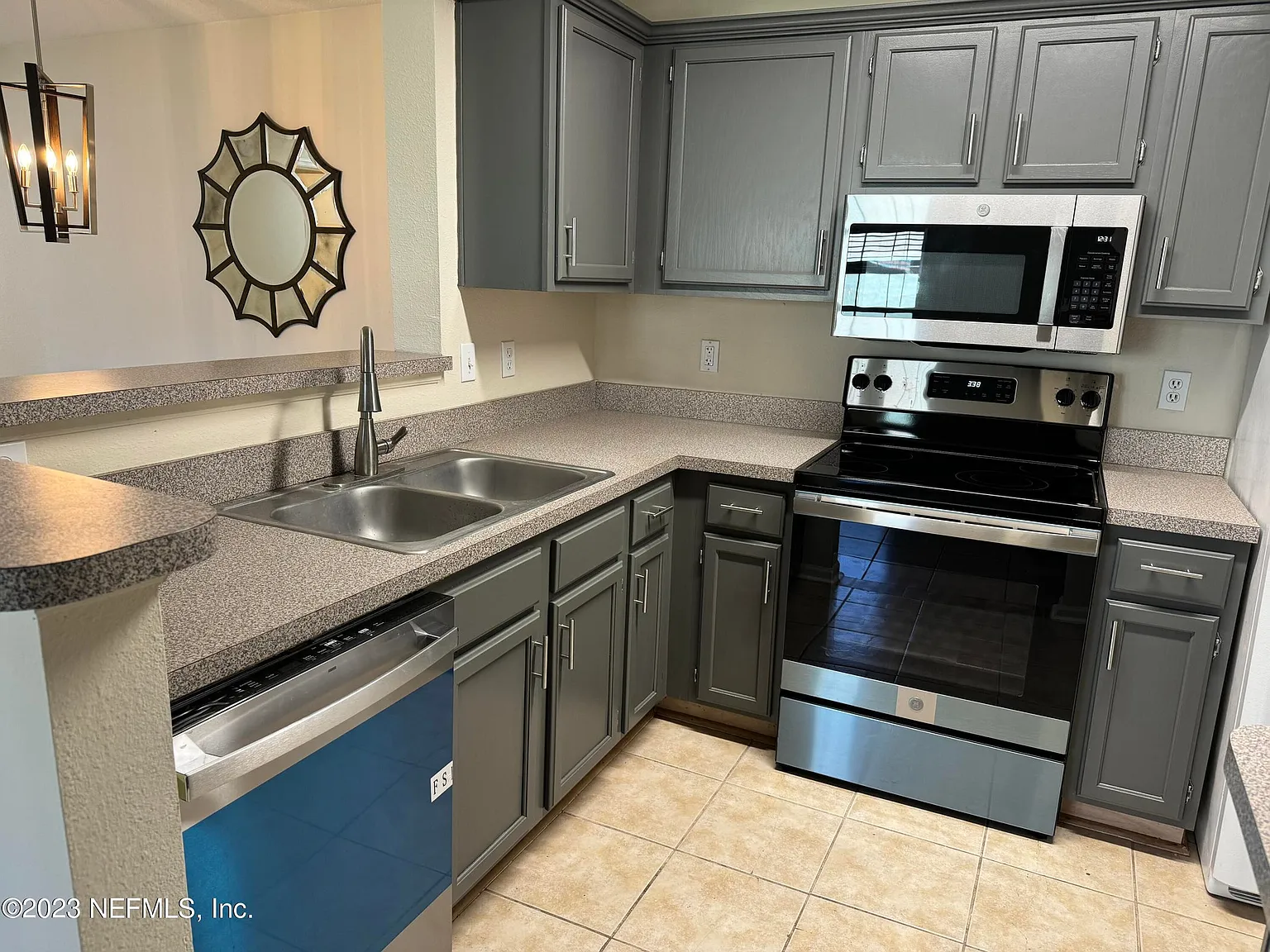 2 bed, 1100 sqft, $1,375 — Photo 3