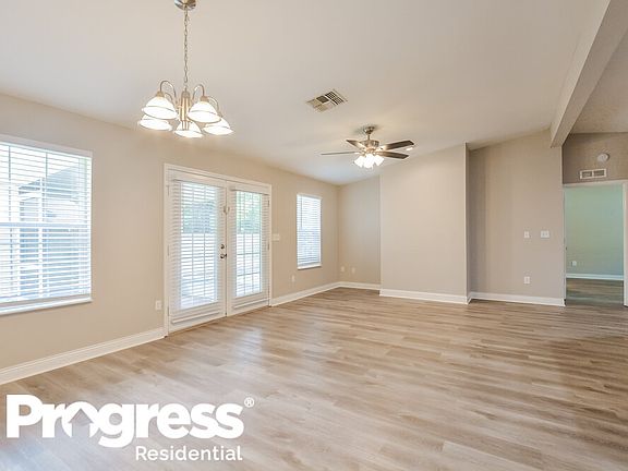4th image of 308 Pinewood Ct