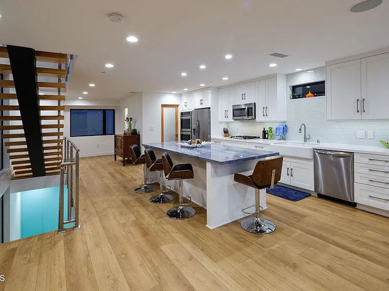3920 Ocean Dr — Photo 13
