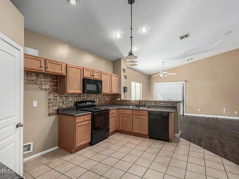 2513 W Novak Way — Photo 2