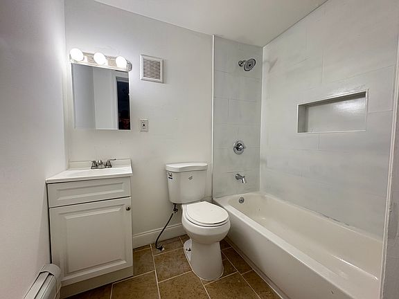 5th image of 81 Oak St APT 1