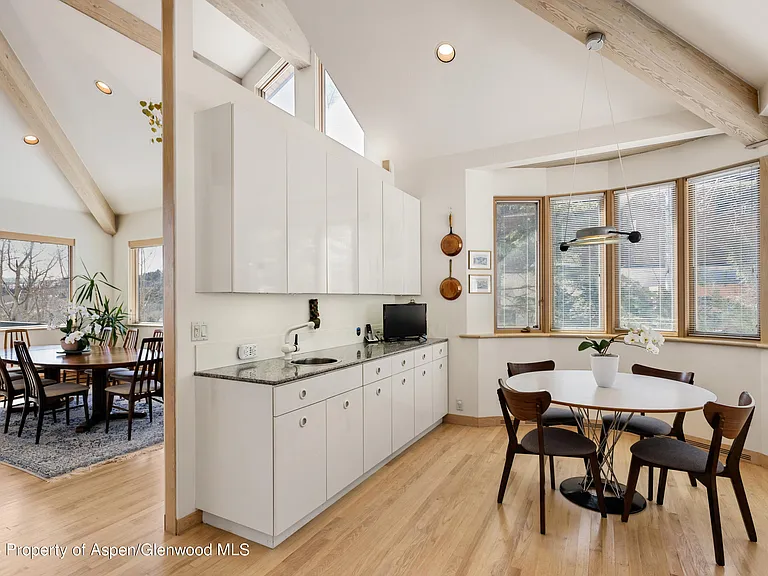 64 Ermine Ln — Photo 10