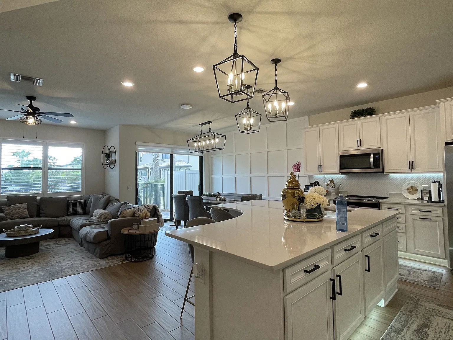 3 bed, 2.5 bath, 1879 sqft, $3,395 — Photo 3