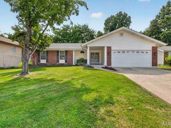2713 Sundowner Dr, Saint Charles, MO 63303