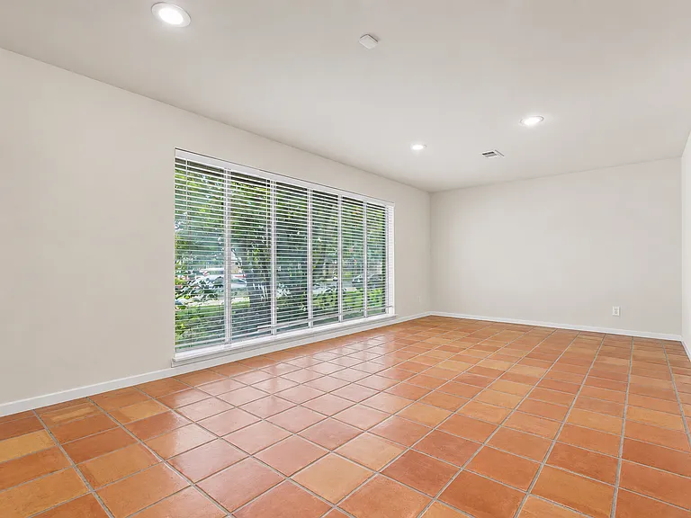 8615 Skyline Dr — Photo 7