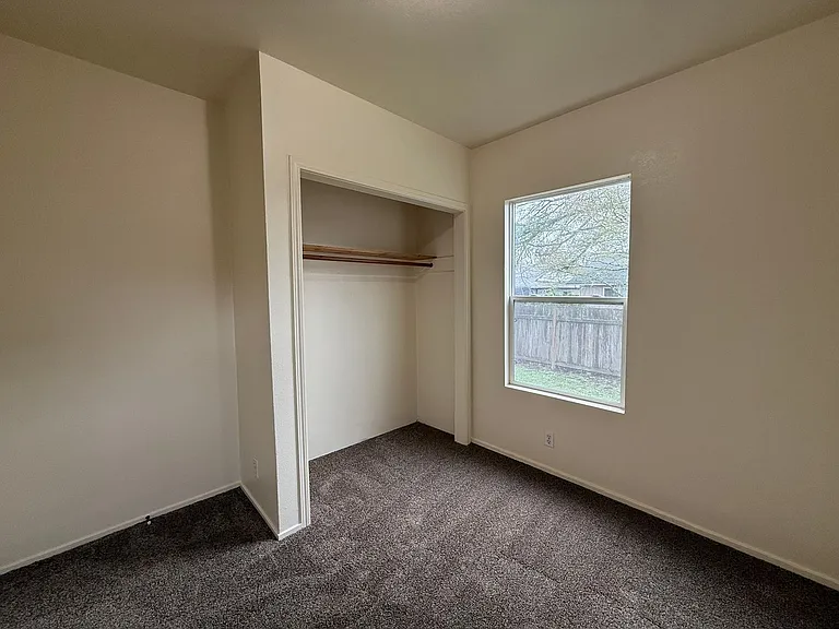 1133 Irvington Dr — Photo 12