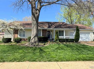 16071 Meadow Oak Dr, Chesterfield, MO 63017