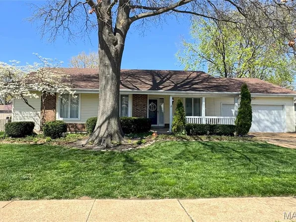 16071 Meadow Oak Dr, Chesterfield, MO 63017