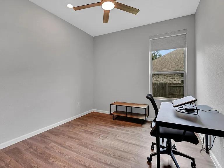 4933 Chester Lake Ln — Photo 17