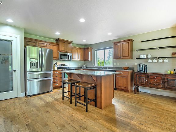 5th image of 18600 NE 65th St
