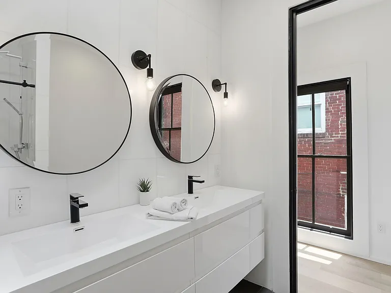 2608 E Broad St #2 — Photo 24