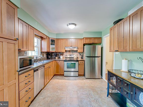 3rd image of 11242 Edgemoor Ct