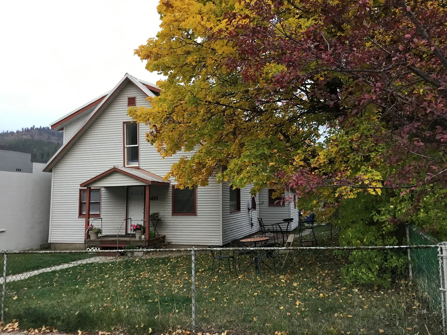 All Utilities Included Unfurnished 3 bedroom, 1 bath triplex located in Kellogg, Idaho. — Photo 4