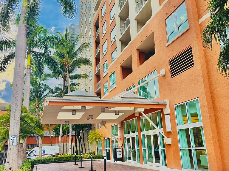 2000 N Bayshore Dr #201 — Photo 21