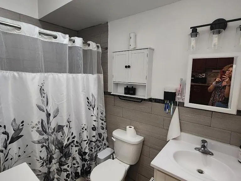 245 W Grand St — Photo 16