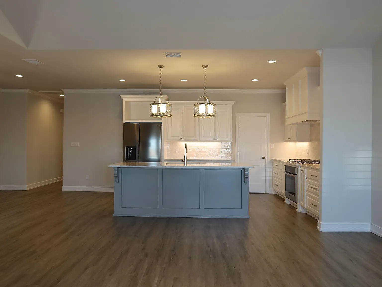 2 bed, 2.5 bath, 2000 sqft, $2,500 — Photo 2