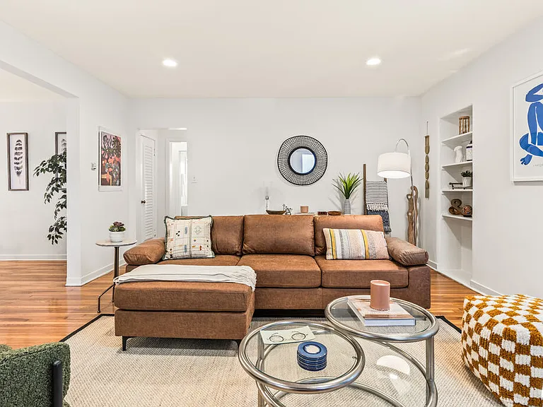 329 S Reeves Dr — Photo 10
