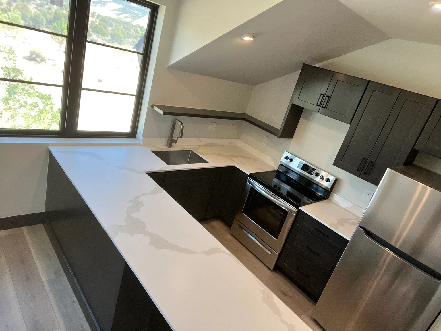 1 bed, 600 sqft, $2,100 — Photo 2