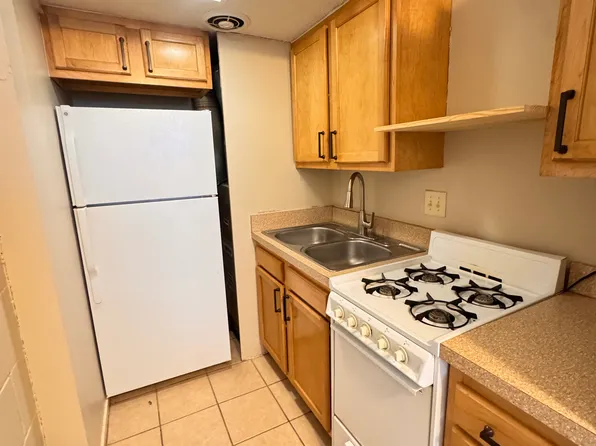 1425 G St #R, Lincoln, NE 68508