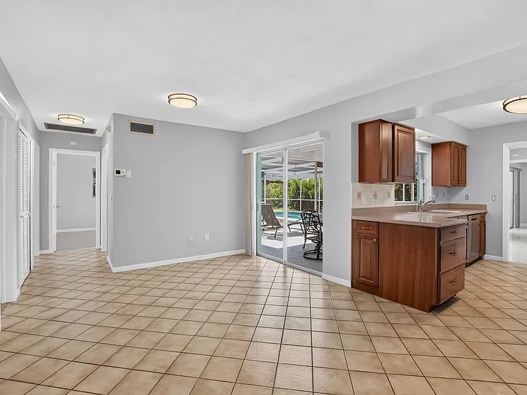 200 NW 11th Ave — Photo 36