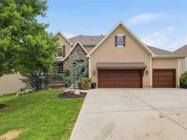 9428 W 157th Pl, Overland Park, KS 66221