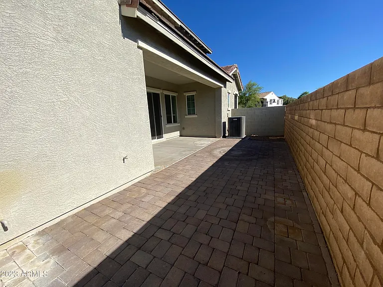 21065 W Elm Way Ct — Photo 24