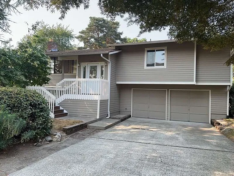 12020 SE 42nd Ct — Photo 1